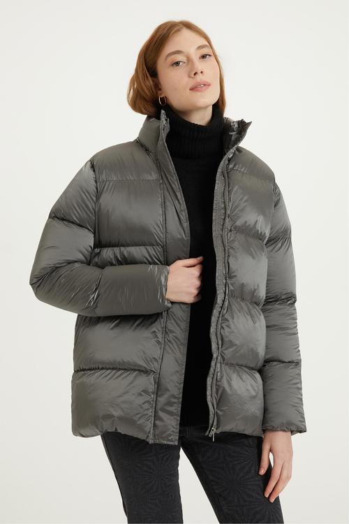  DİK YAKA KAPİTONE MONT