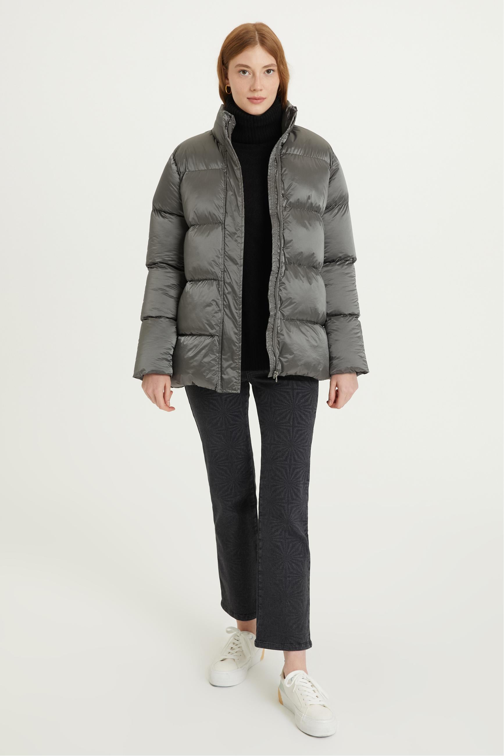 DİK YAKA KAPİTONE MONT