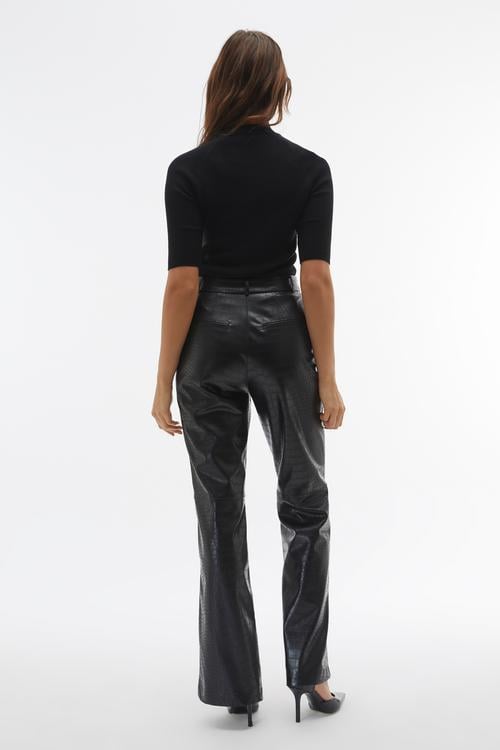  DİK YAKA KISA KOLLU KAZAK