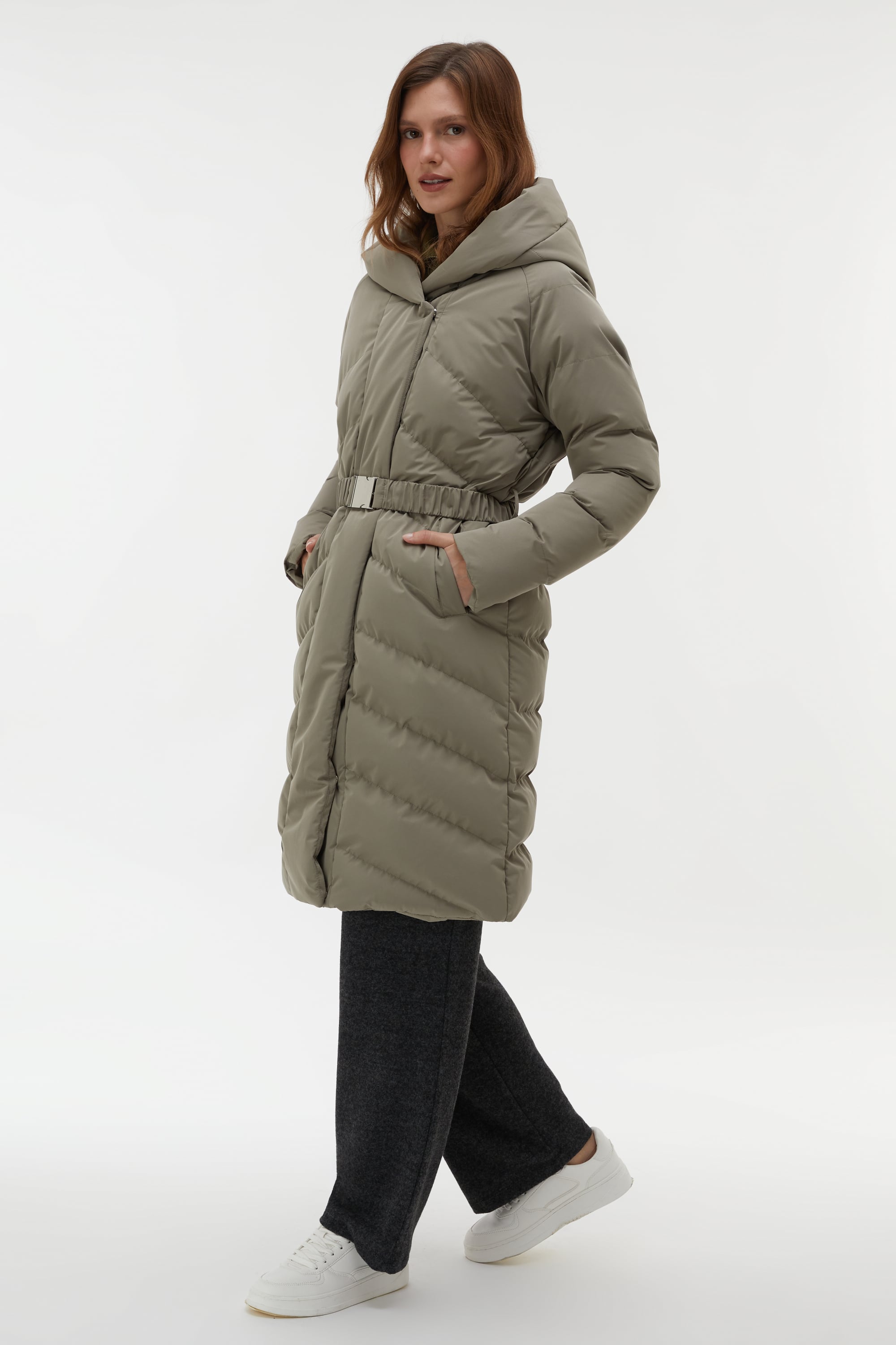 KAPÜŞONLU KEMERLİ UZUN ŞİŞME MONT