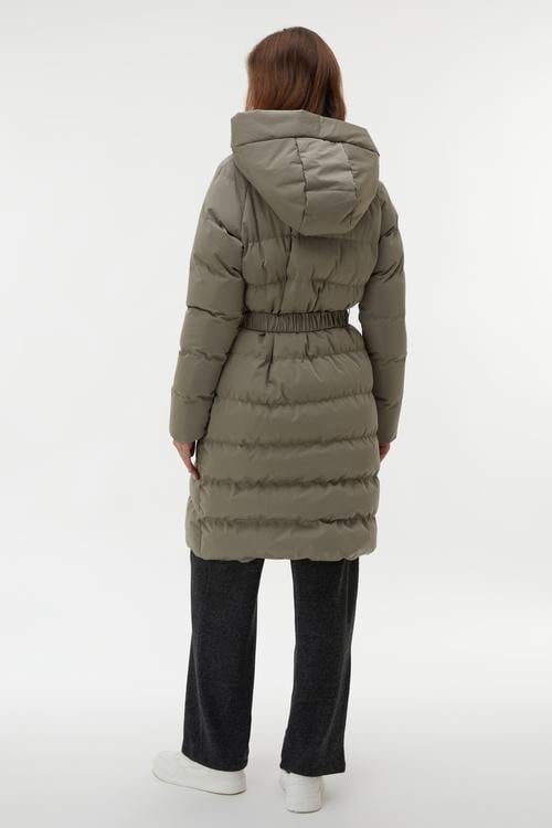 KAPÜŞONLU KEMERLİ UZUN ŞİŞME MONT