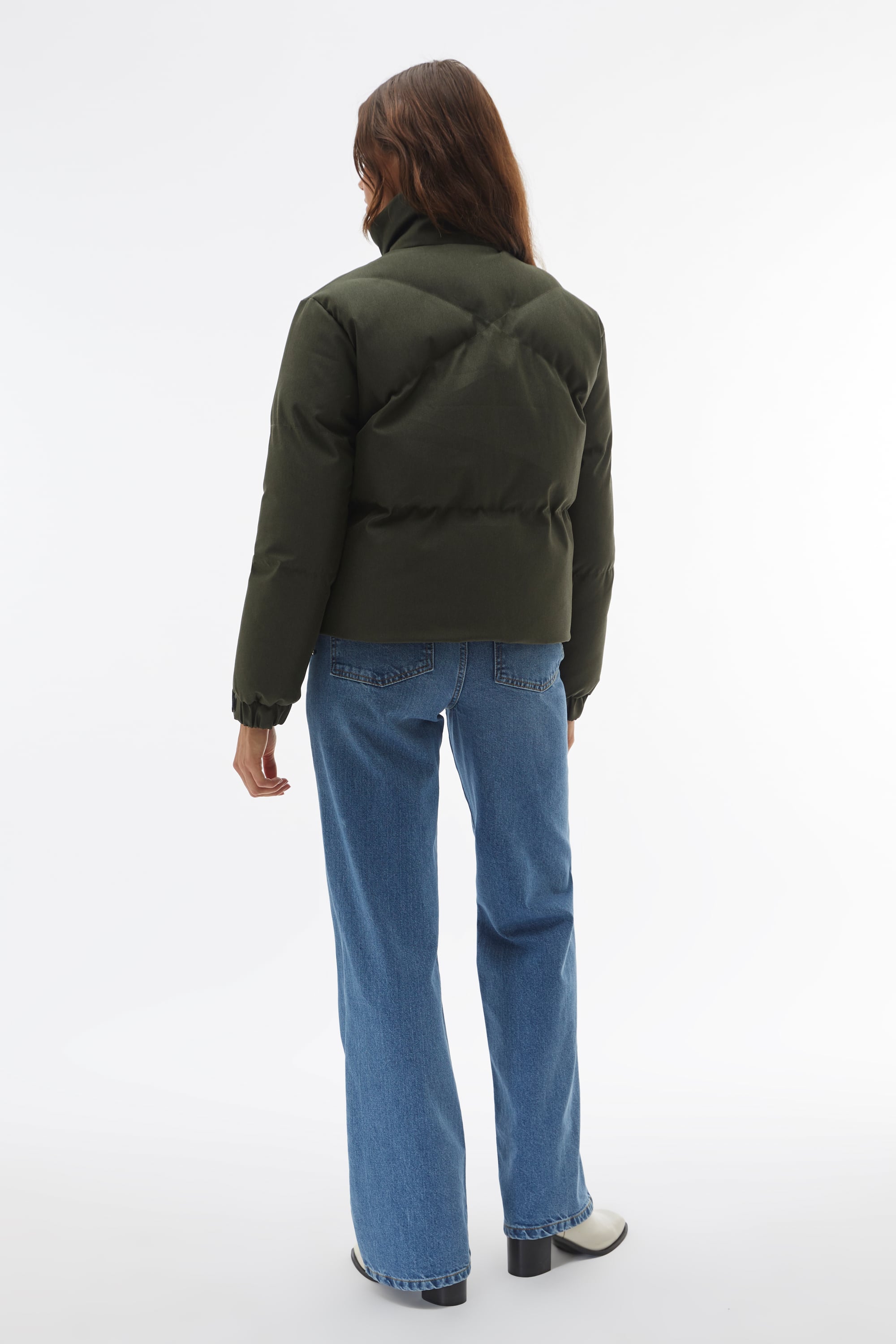 DİK YAKA KAPİTONELİ ŞİŞME CROP MONT