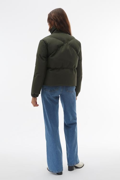  DİK YAKA KAPİTONELİ ŞİŞME CROP MONT