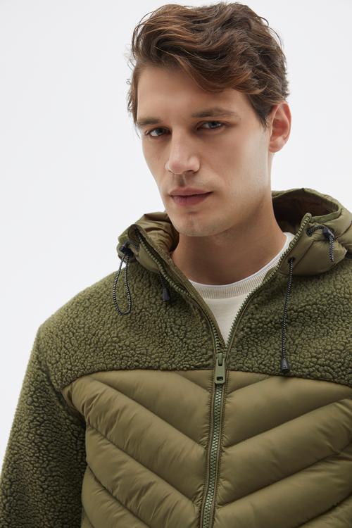 KAPİTONELİ PELÜŞ DETAYLI KAPÜŞONLU MONT