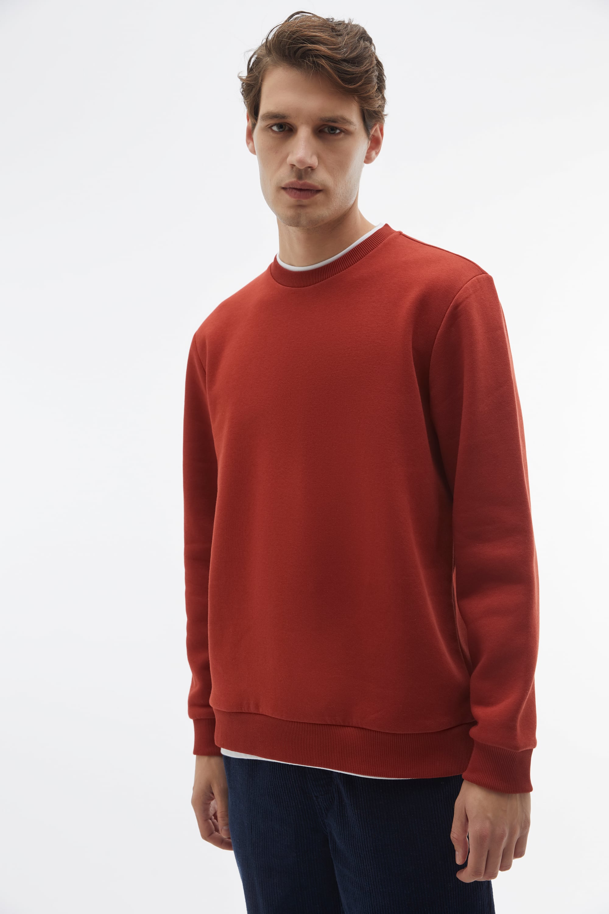 YAKA DETAYLI UZUN KOLLU SWEATSHIRT