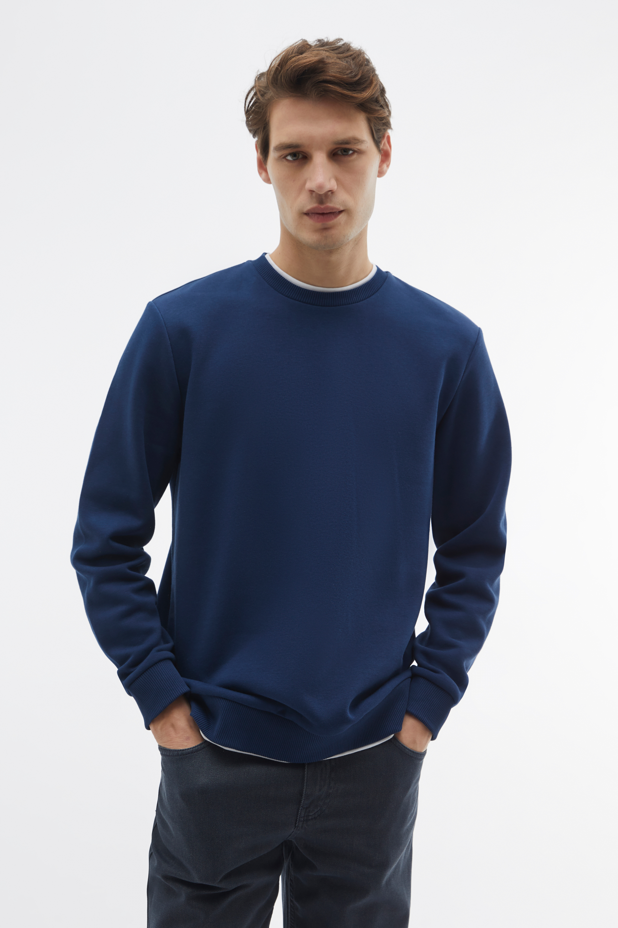YAKA DETAYLI UZUN KOLLU SWEATSHIRT