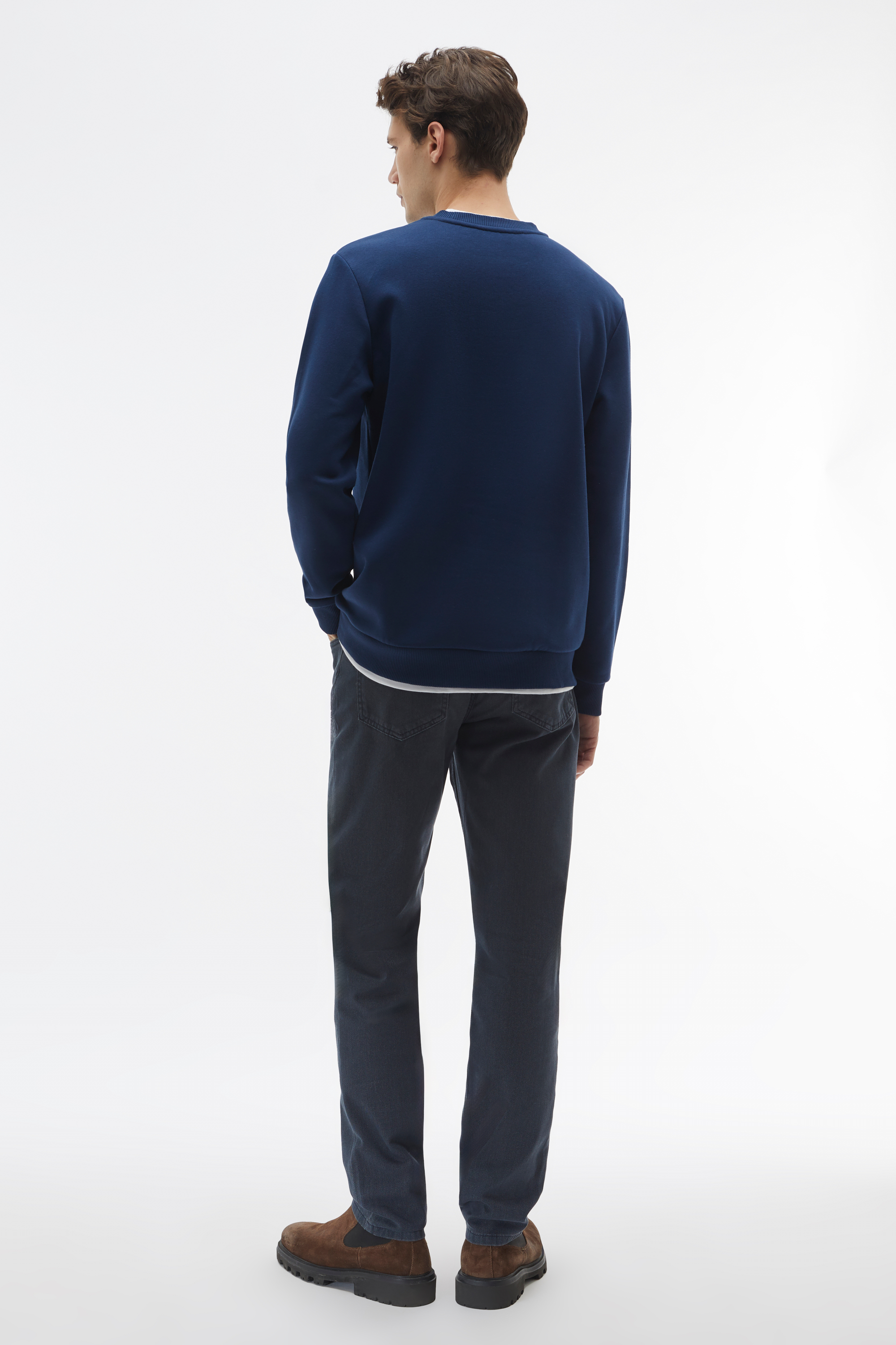 YAKA DETAYLI UZUN KOLLU SWEATSHIRT