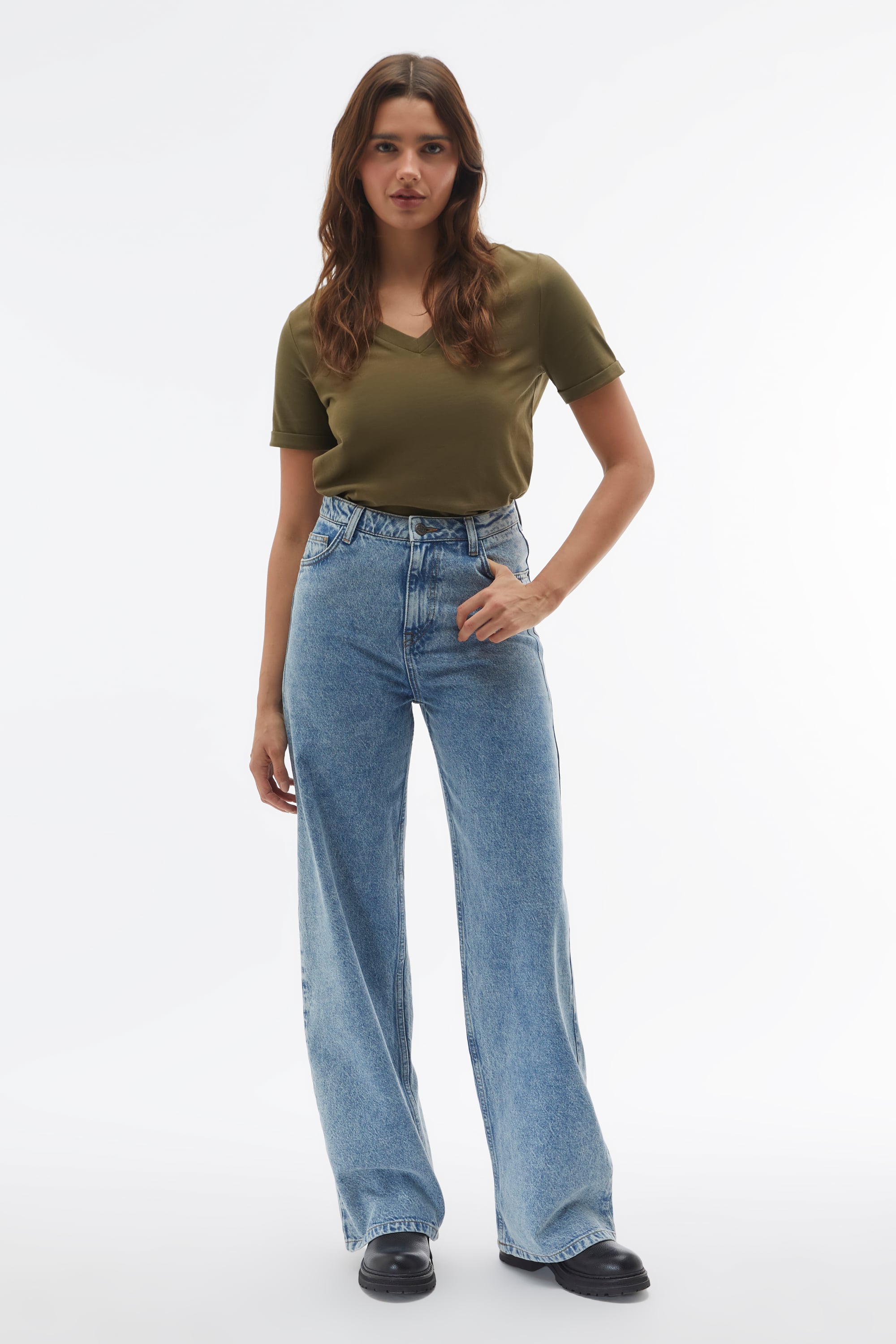 PAMUKLU V YAKA T-SHIRT