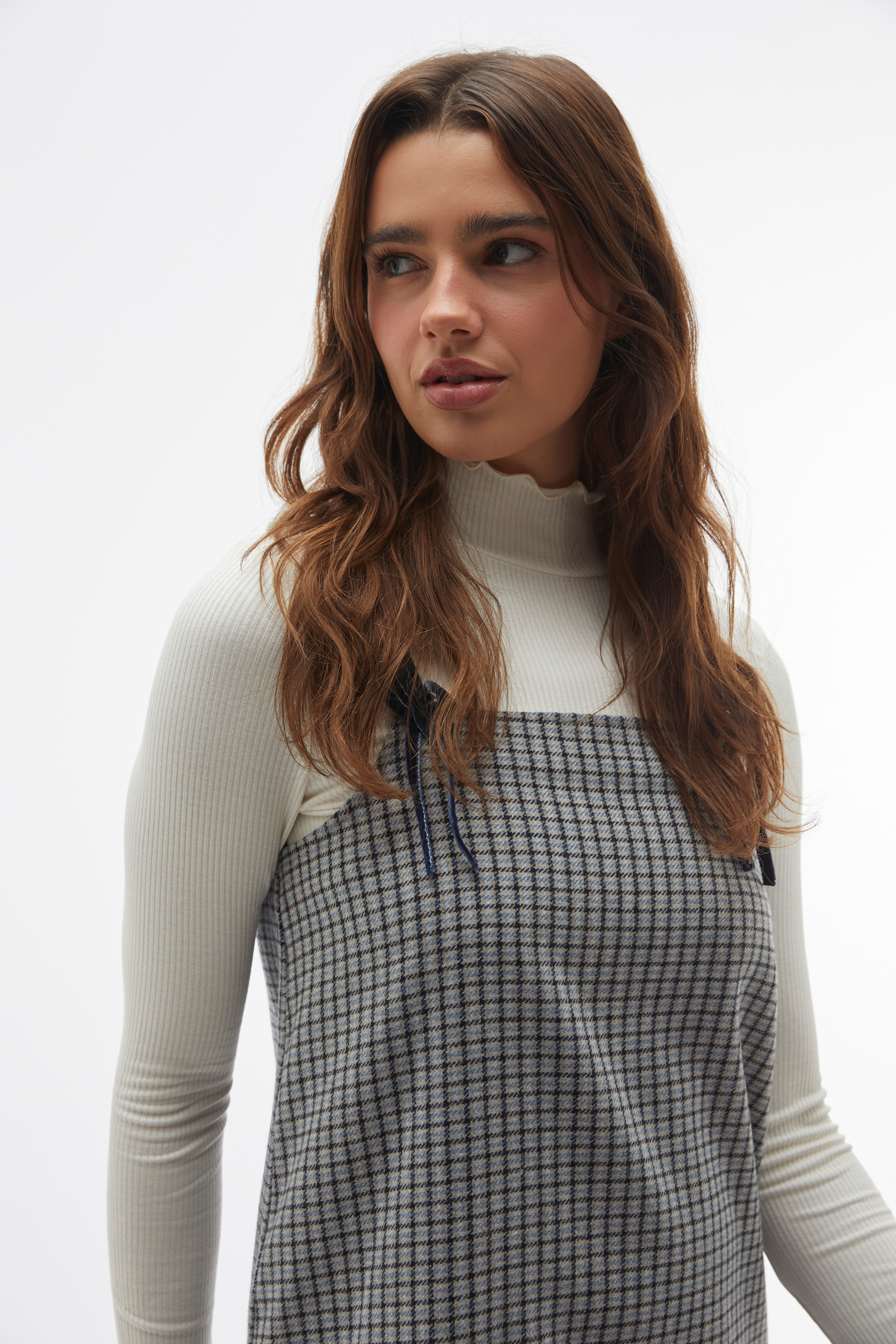 EKOSELİ KADİFE ASKILI MİNİ ELBİSE