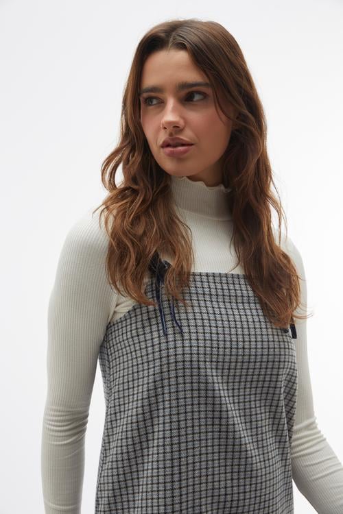 EKOSELİ KADİFE ASKILI MİNİ ELBİSE