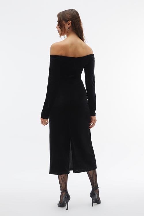  KADİFE GÖRÜNÜMLÜ KRUVAZE YAKA MİDİ ELBİSE