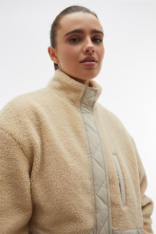 KAPİTONELİ PELÜŞ DETAYLI MONT CEKET