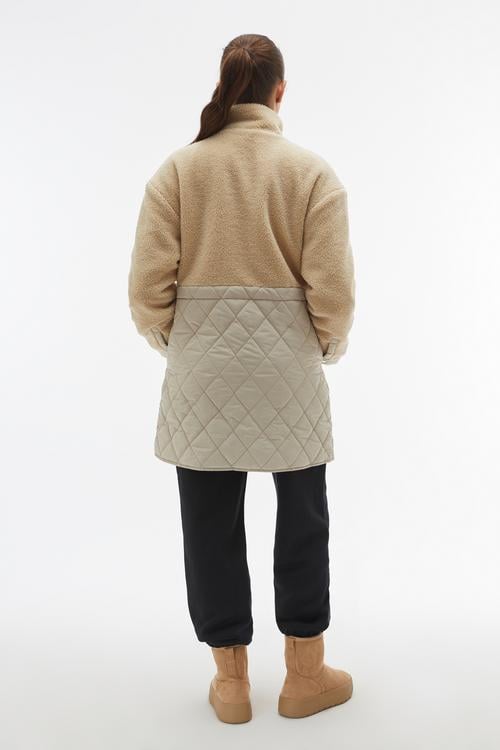 KAPİTONELİ PELÜŞ DETAYLI MONT CEKET