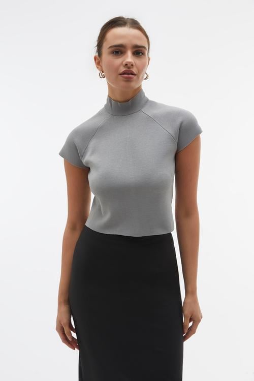 DİK YAKA KISA KOLLU CROP KAZAK