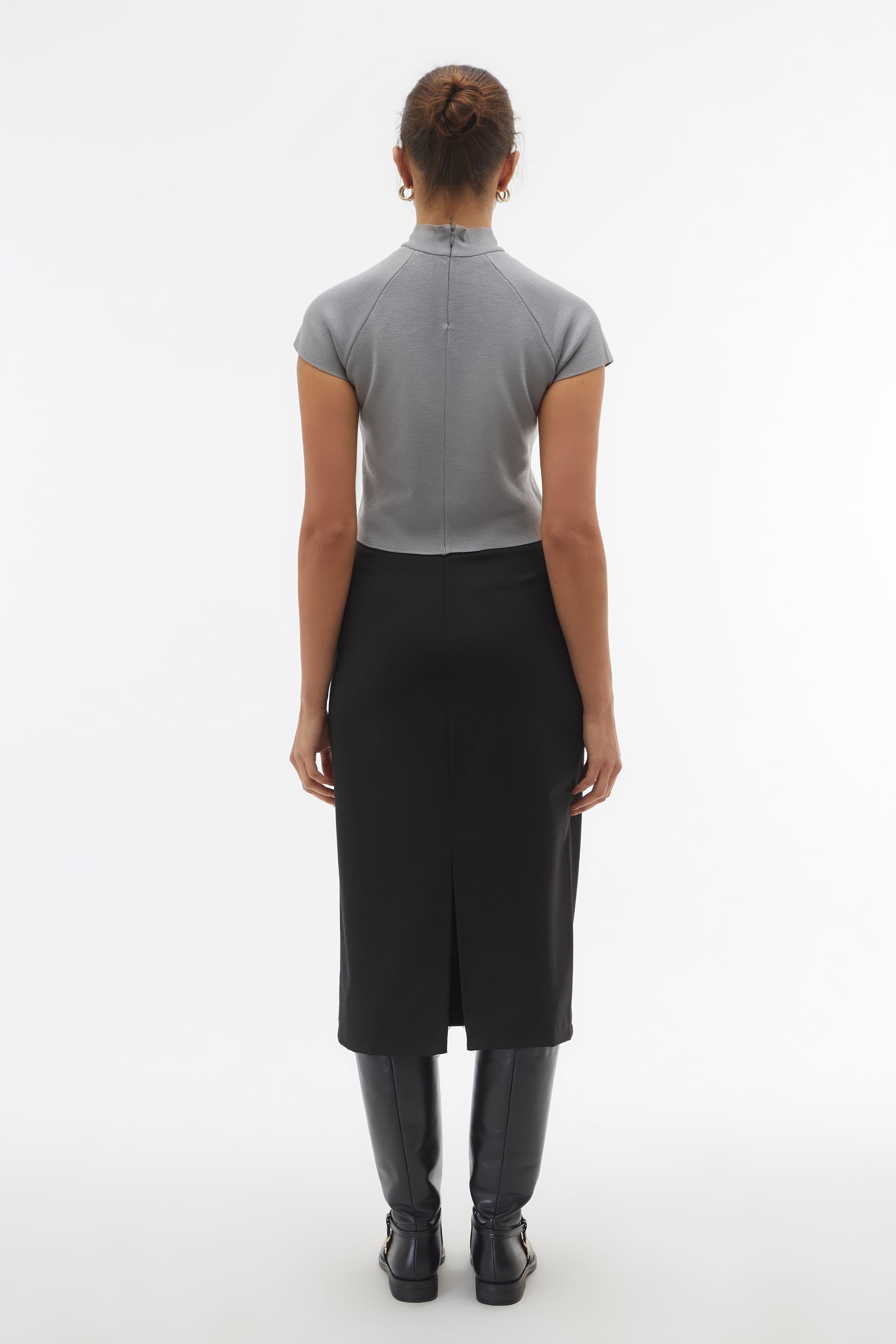 DİK YAKA KISA KOLLU CROP KAZAK