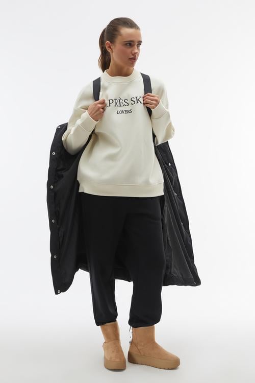 KAPÜŞONLU KEMERLİ UZUN ŞİŞME MONT