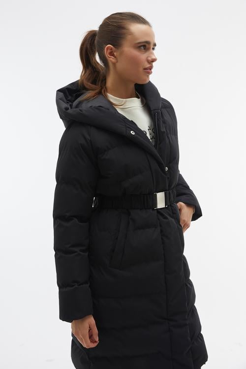 KAPÜŞONLU KEMERLİ UZUN ŞİŞME MONT