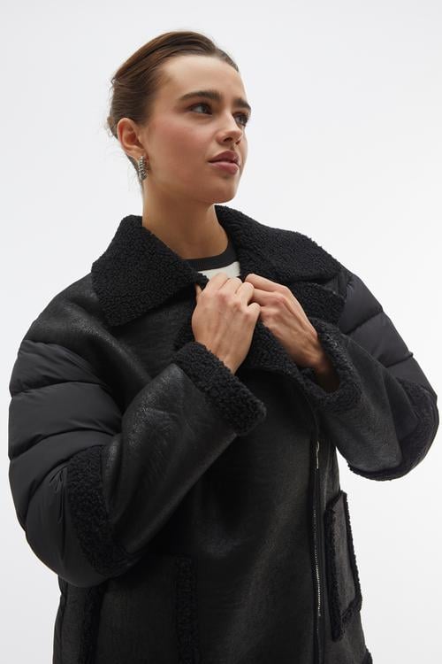 ÖNÜ DERİ GÖRÜNÜMLÜ ŞİŞME MONT CEKET