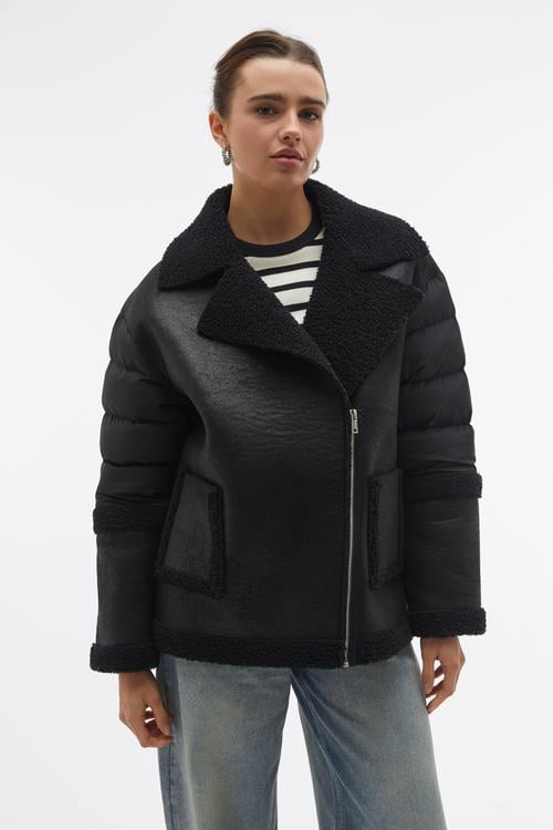 ÖNÜ DERİ GÖRÜNÜMLÜ ŞİŞME MONT CEKET