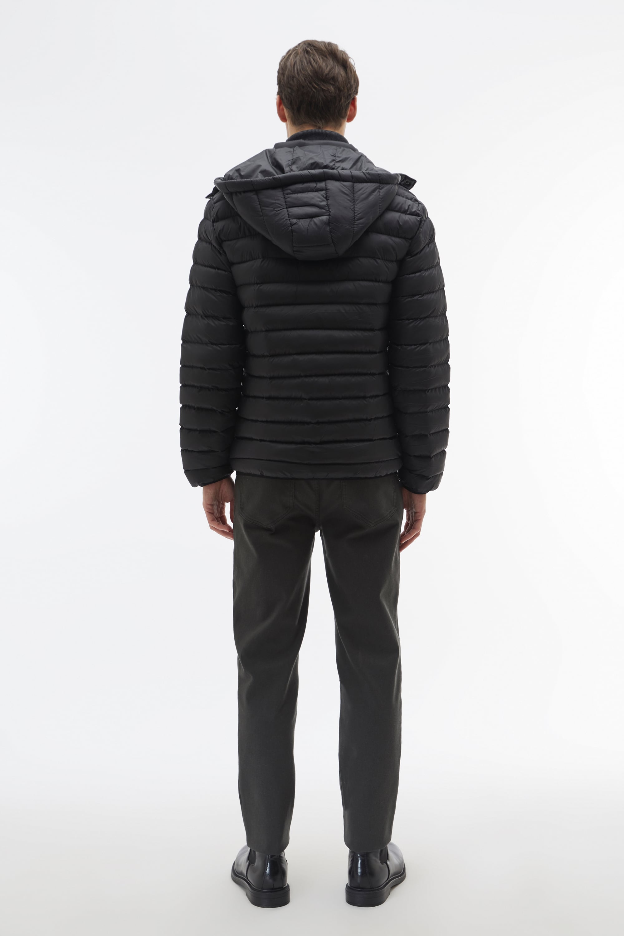 KAPİTONELİ DİK YAKA KAPÜŞONLU ŞİŞME MONT