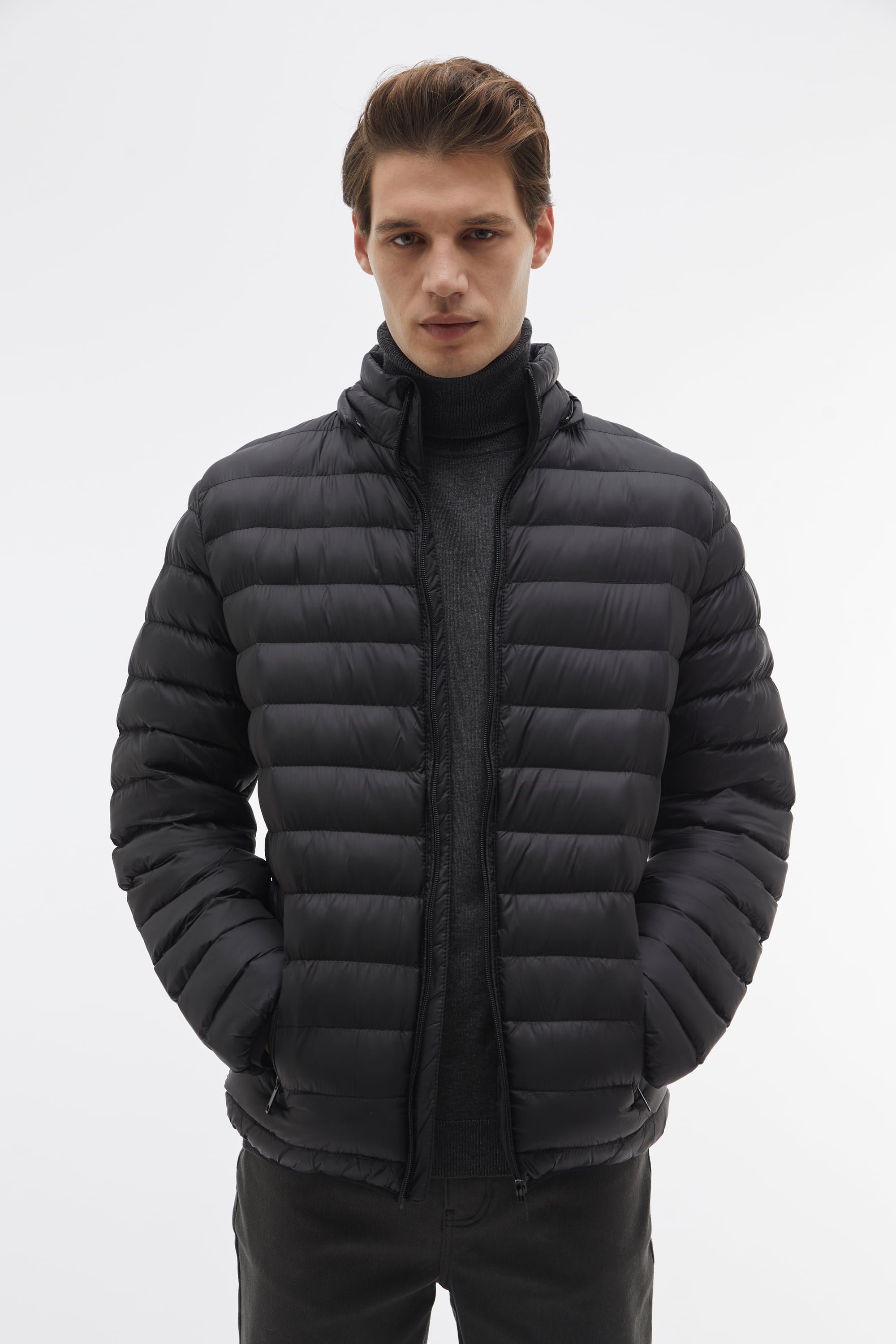 KAPİTONELİ DİK YAKA KAPÜŞONLU ŞİŞME MONT