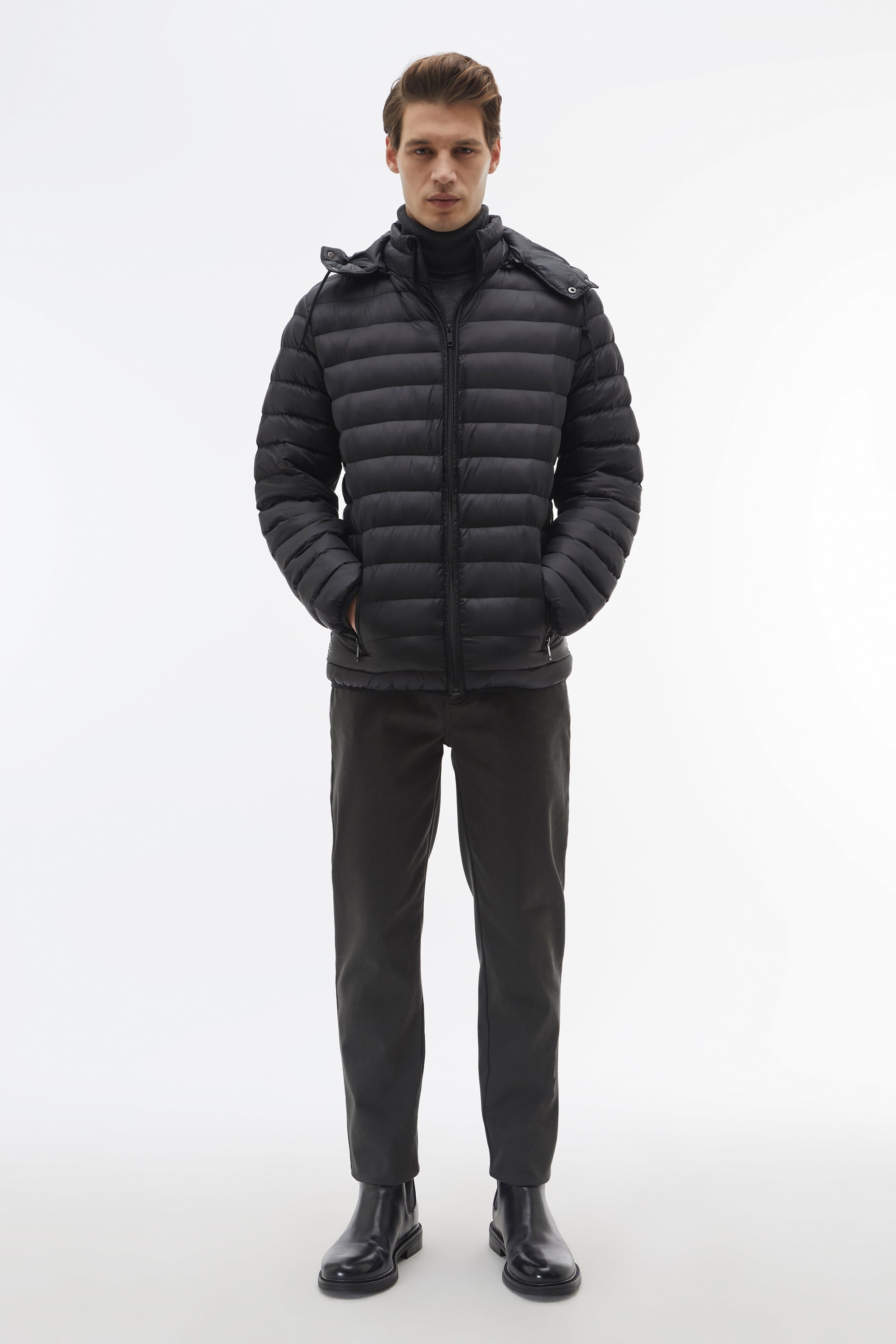 KAPİTONELİ DİK YAKA KAPÜŞONLU ŞİŞME MONT