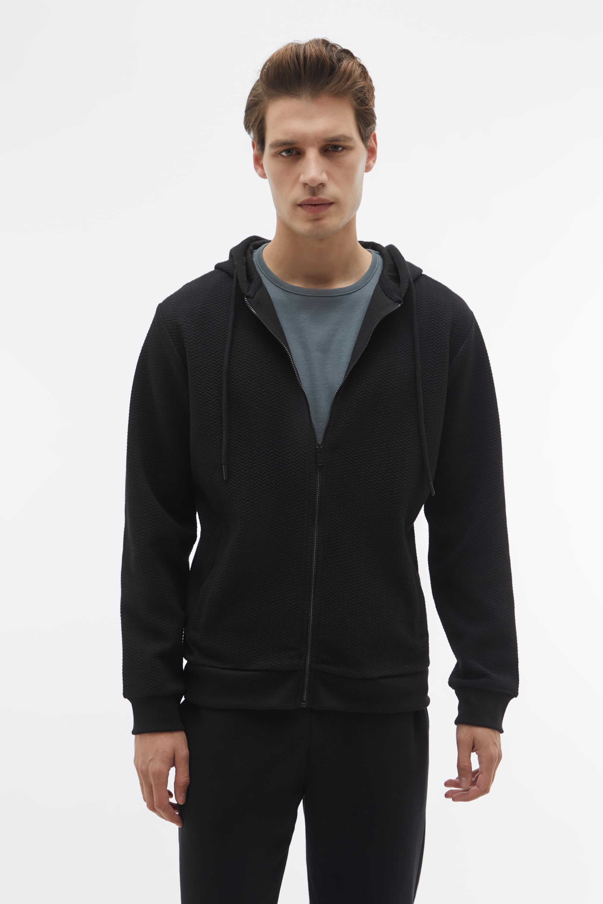 KAPÜŞONLU FERMUARLI SWEATSHIRT