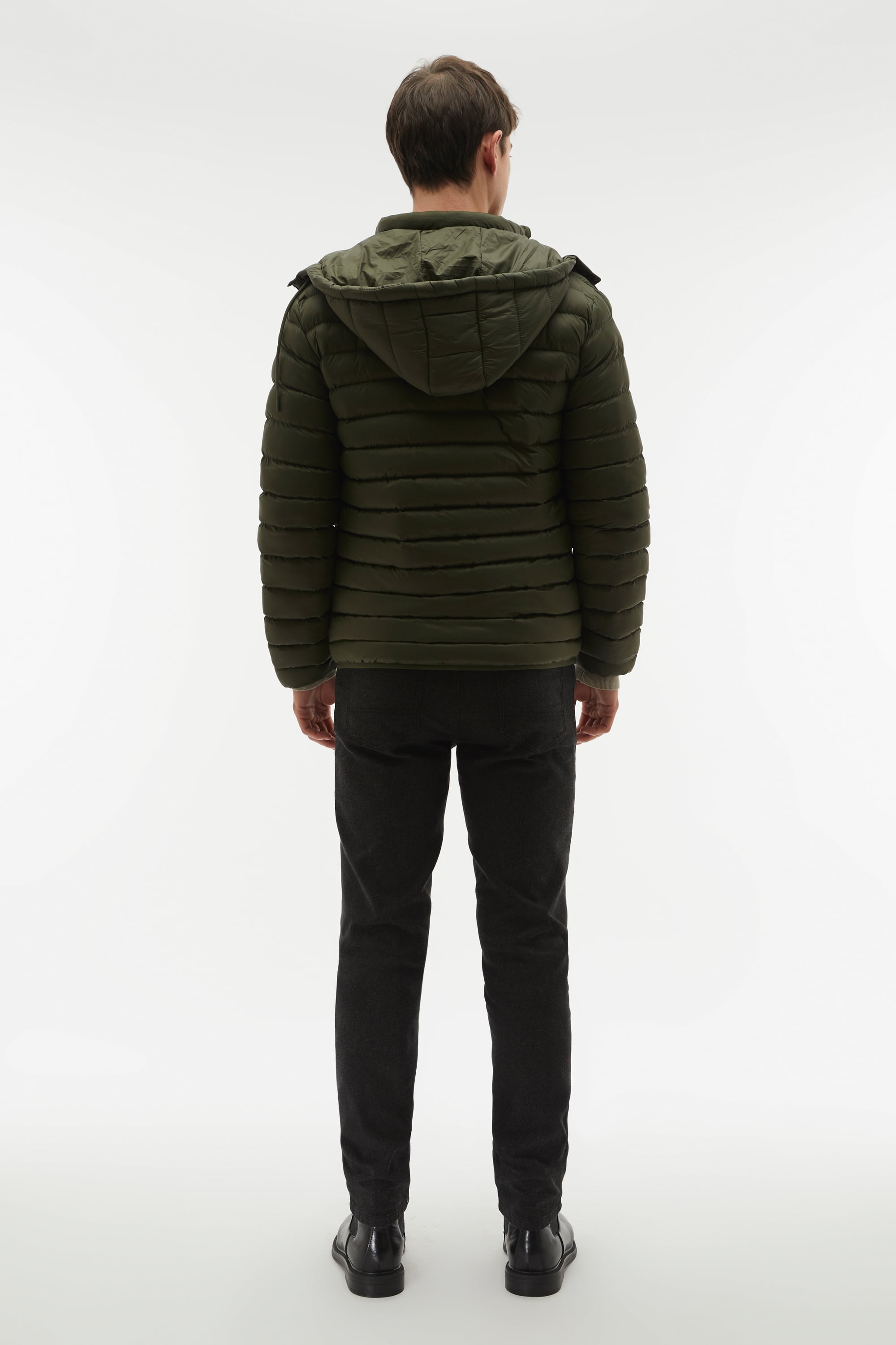 KAPİTONELİ DİK YAKA KAPÜŞONLU ŞİŞME MONT