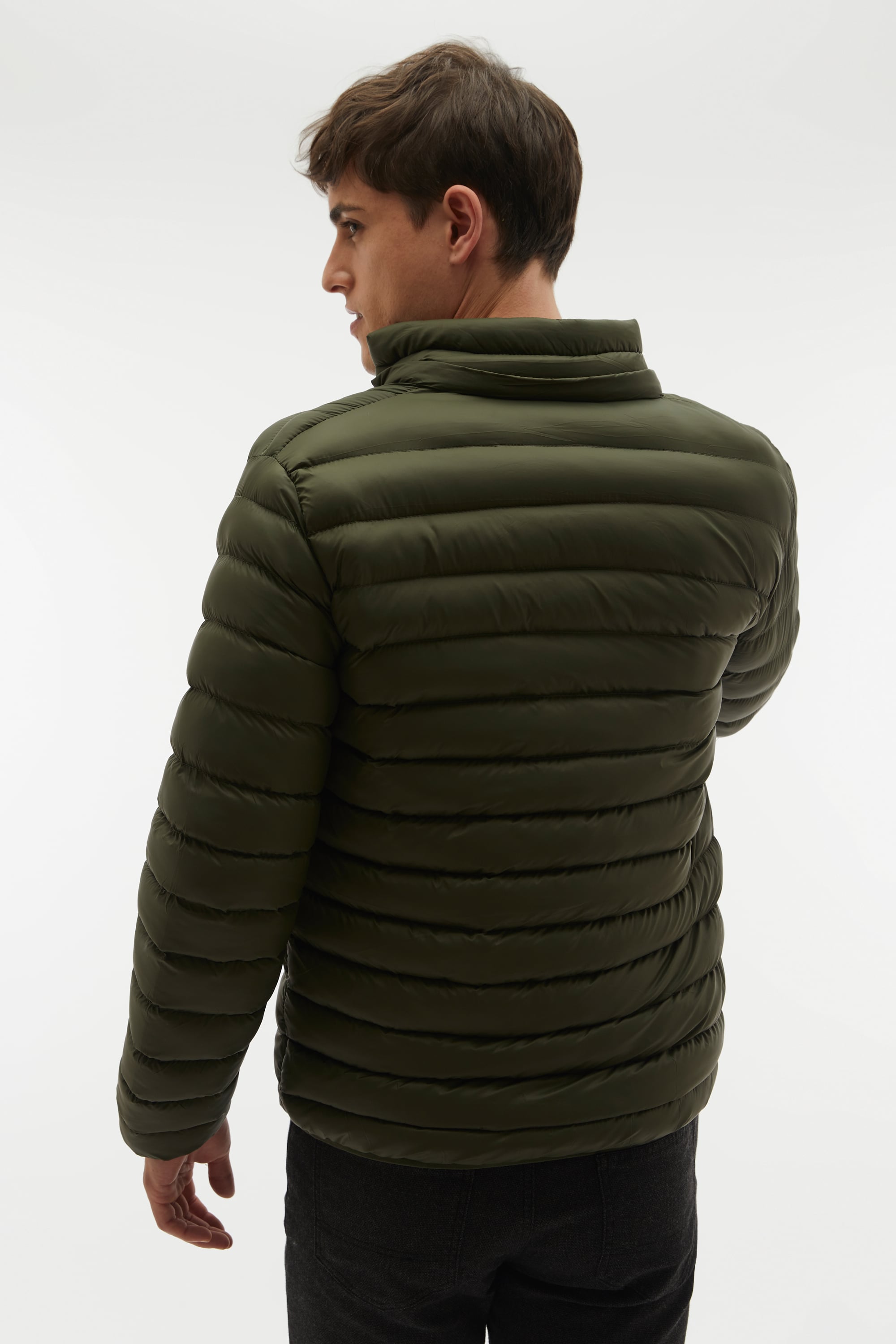 KAPİTONELİ DİK YAKA KAPÜŞONLU ŞİŞME MONT