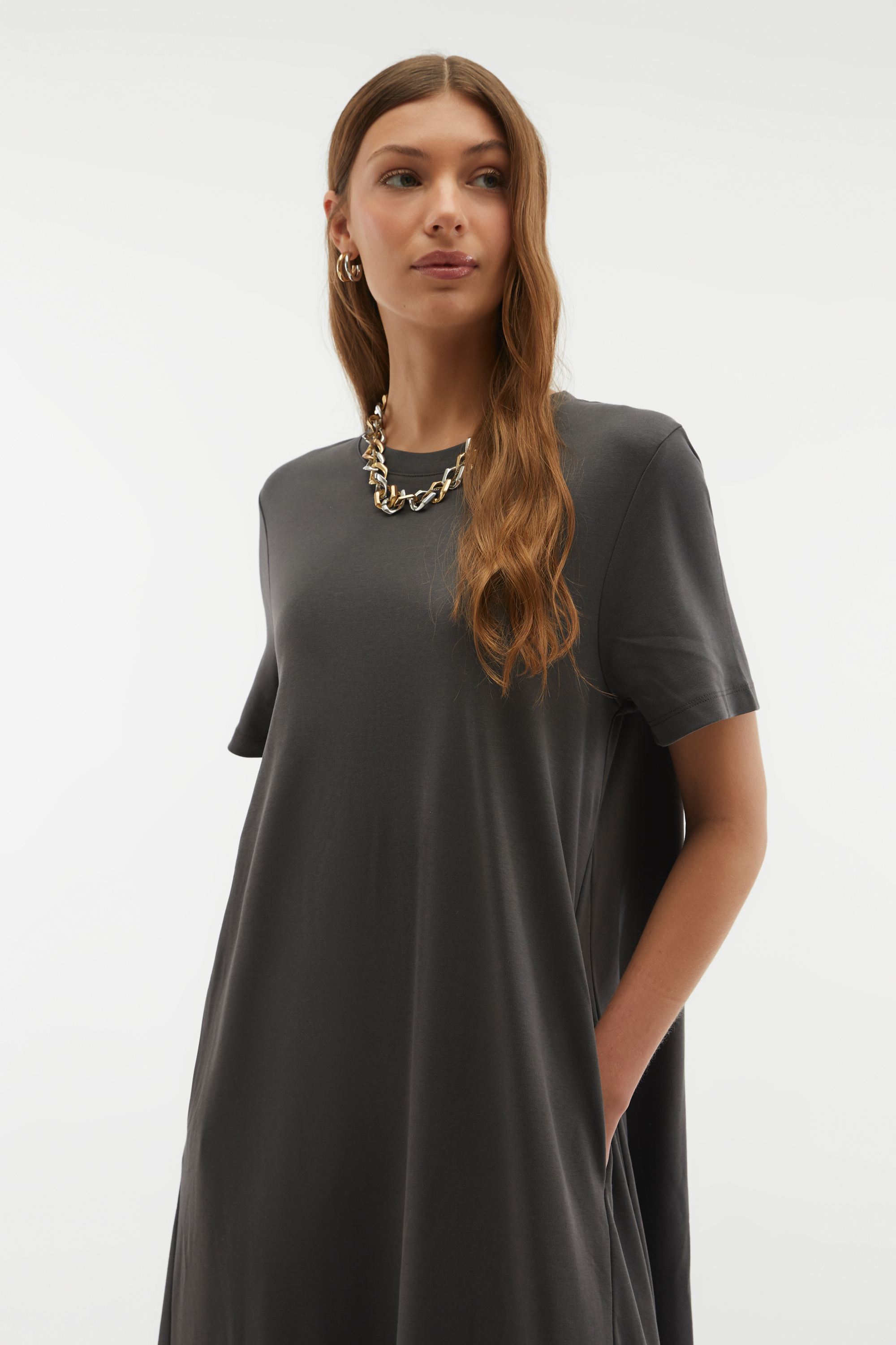 A FORM KISA KOLLU MİDİ ELBİSE