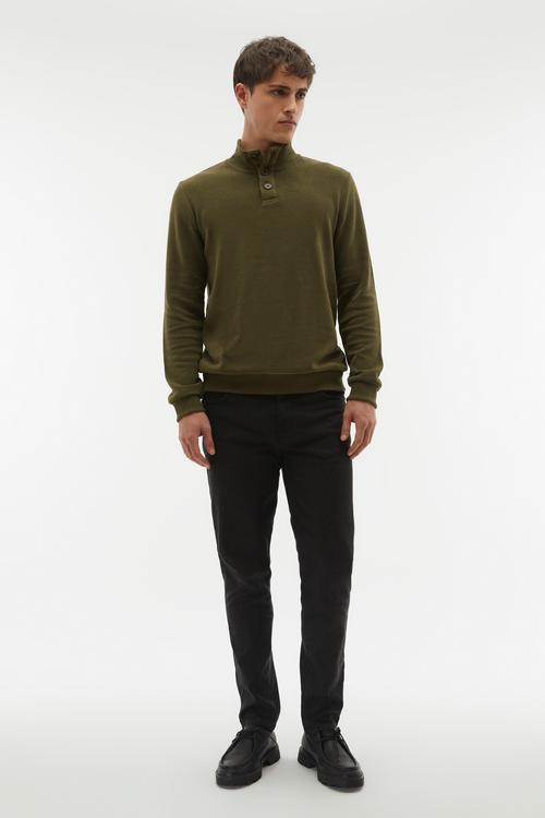 DÜĞMELİ DİK YAKA SWEATSHIRT