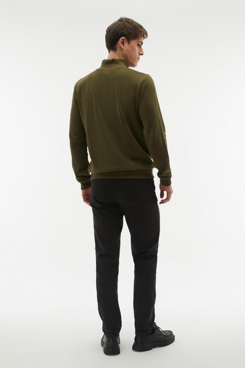 DÜĞMELİ DİK YAKA SWEATSHIRT