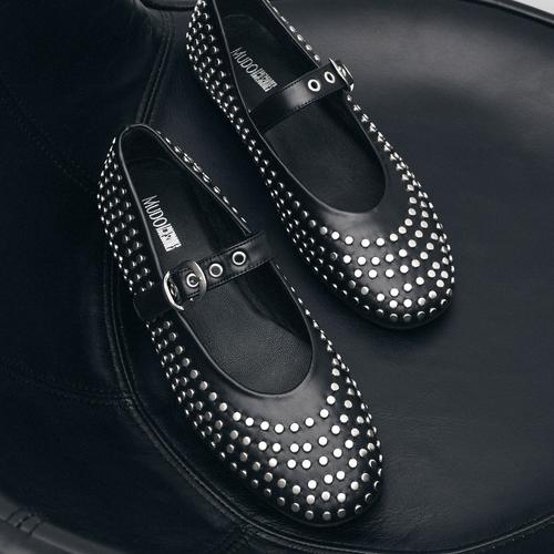  ÜSTÜ TAŞLI TOKALI DERİ BABET