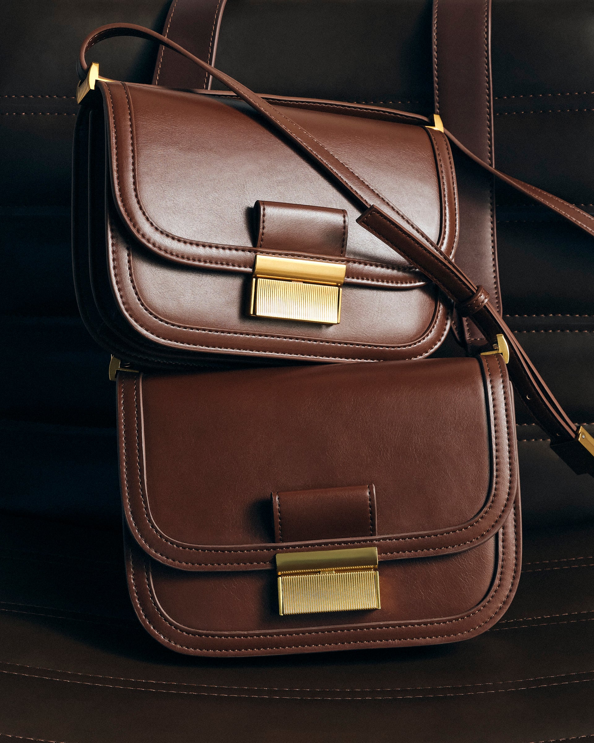 TOKA DETAYLI OMUZ ÇANTASI