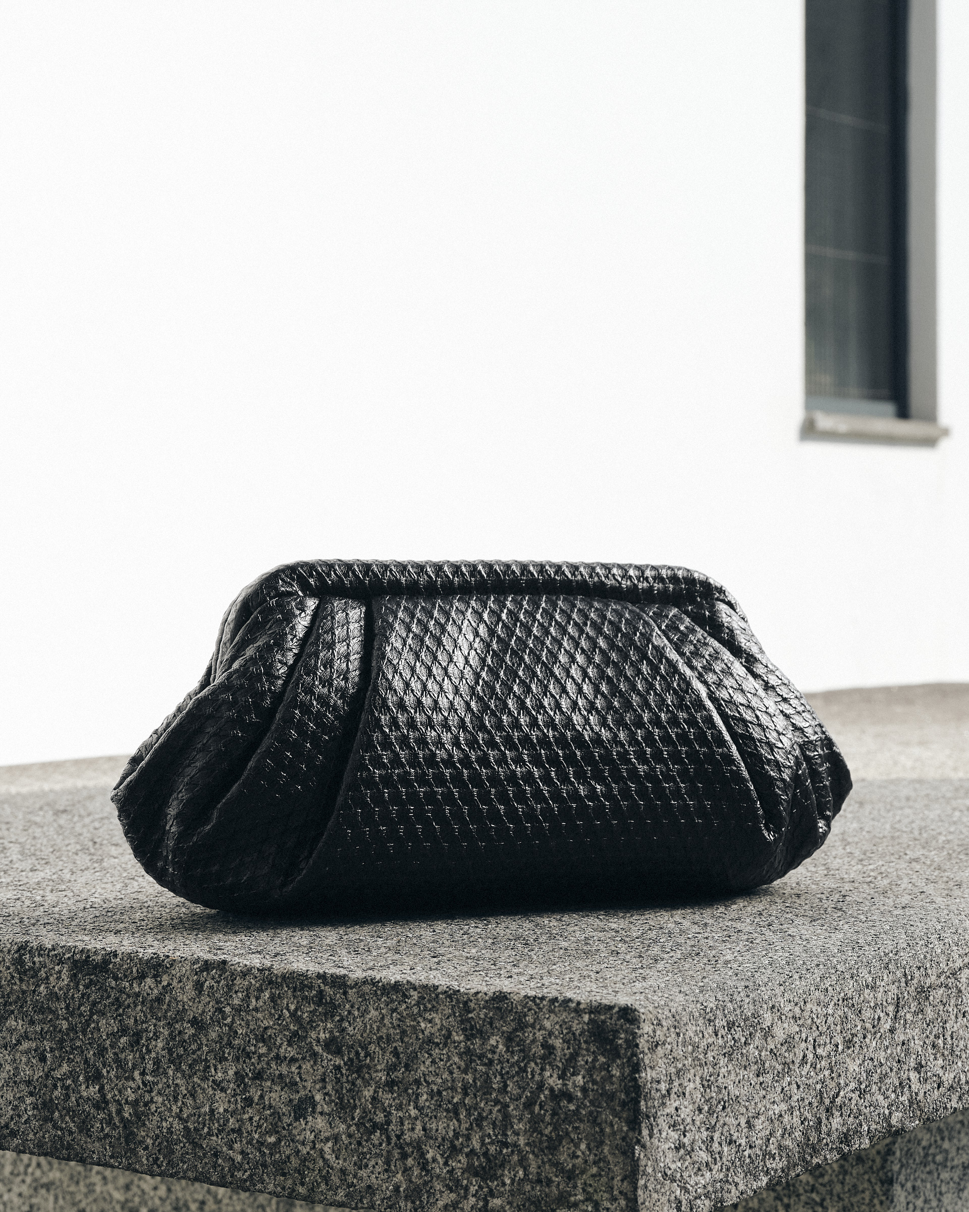 DERİ GÖRÜNÜMLÜ PORTFÖY ÇANTA