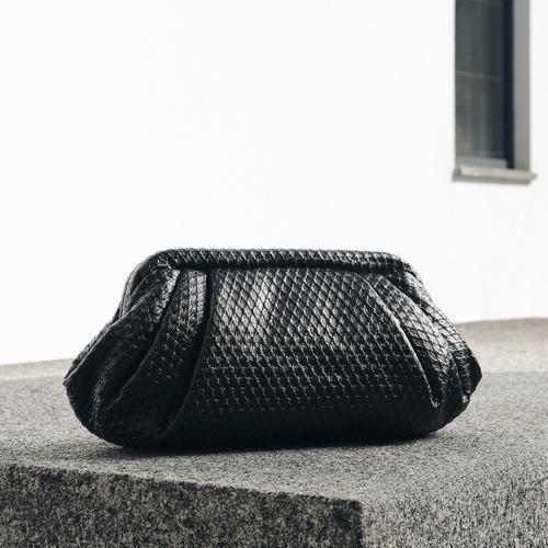  DERİ GÖRÜNÜMLÜ PORTFÖY ÇANTA