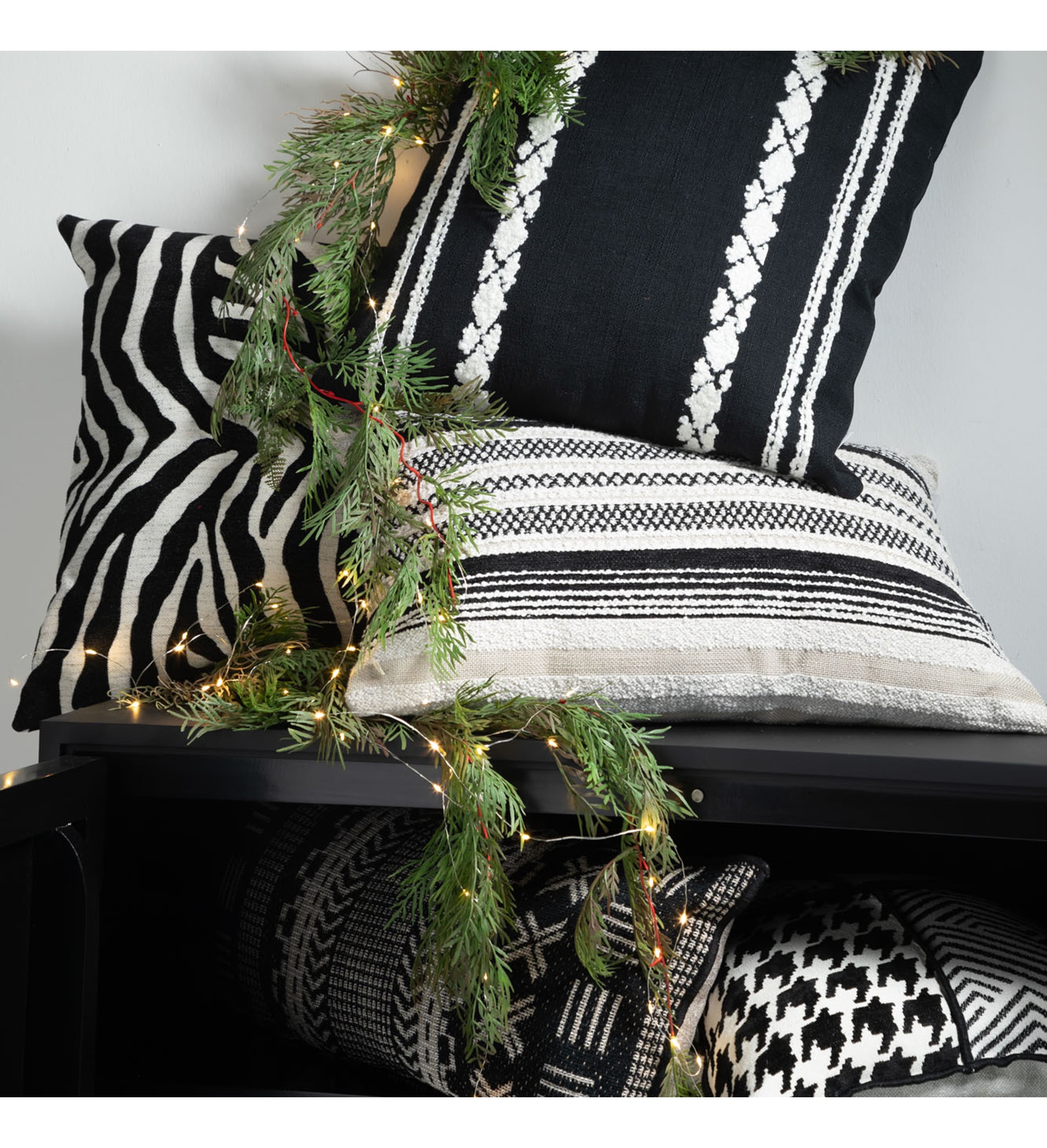 AVA FANCY KIRLENT SİYAH 50X50