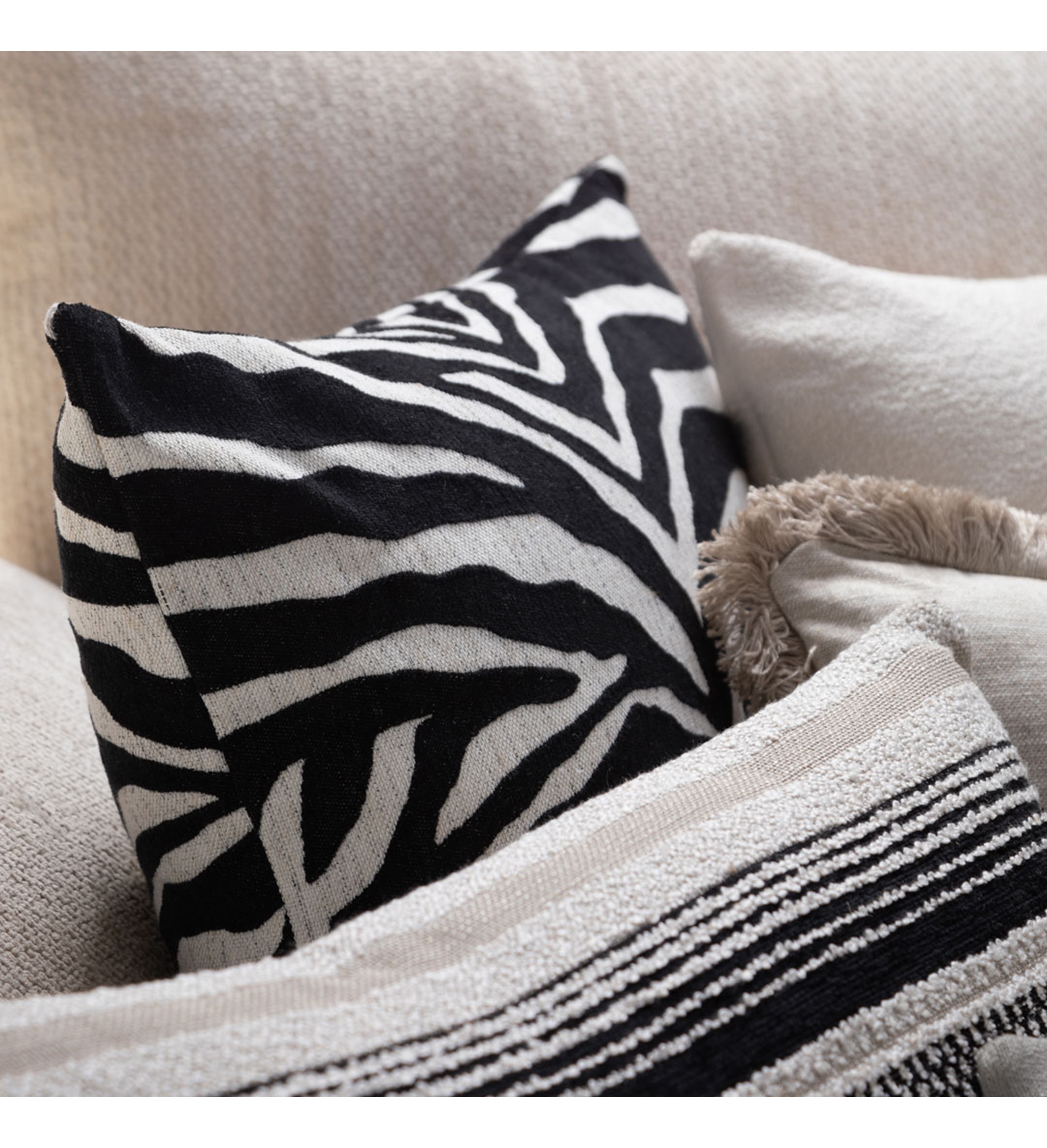 ALBA POSH KIRLENT SİYAH 50X50