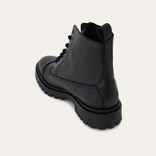 BAĞCIKLI DERİ BİLEKTE BOT