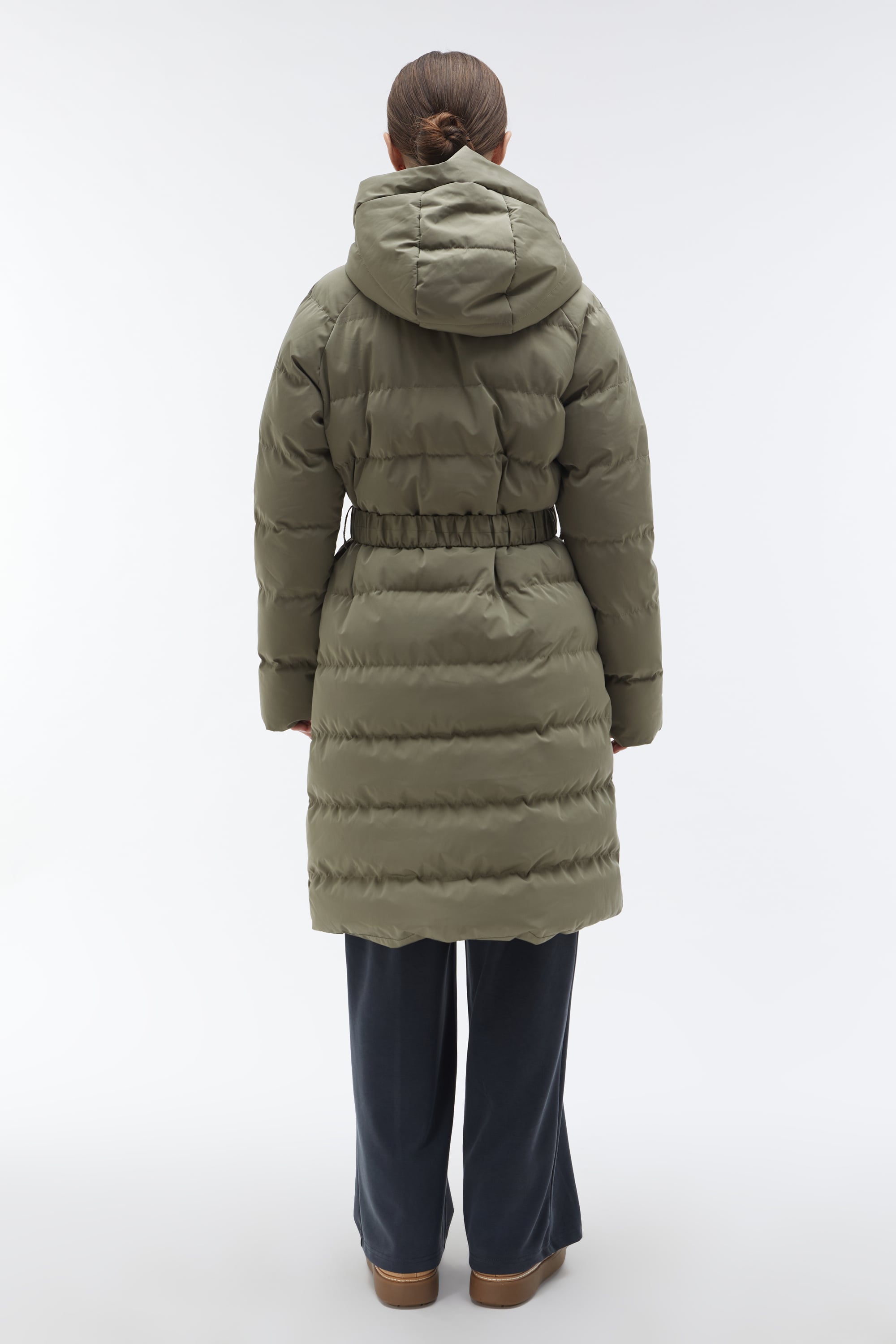 KAPÜŞONLU KEMERLİ UZUN ŞİŞME MONT