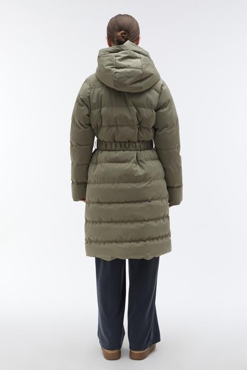  KAPÜŞONLU KEMERLİ UZUN ŞİŞME MONT