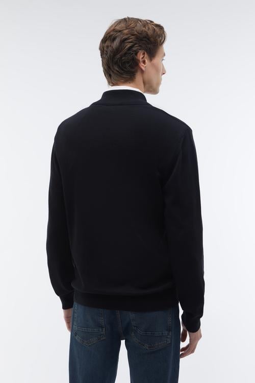 DİK YAKA UZUN KOLLU KAZAK