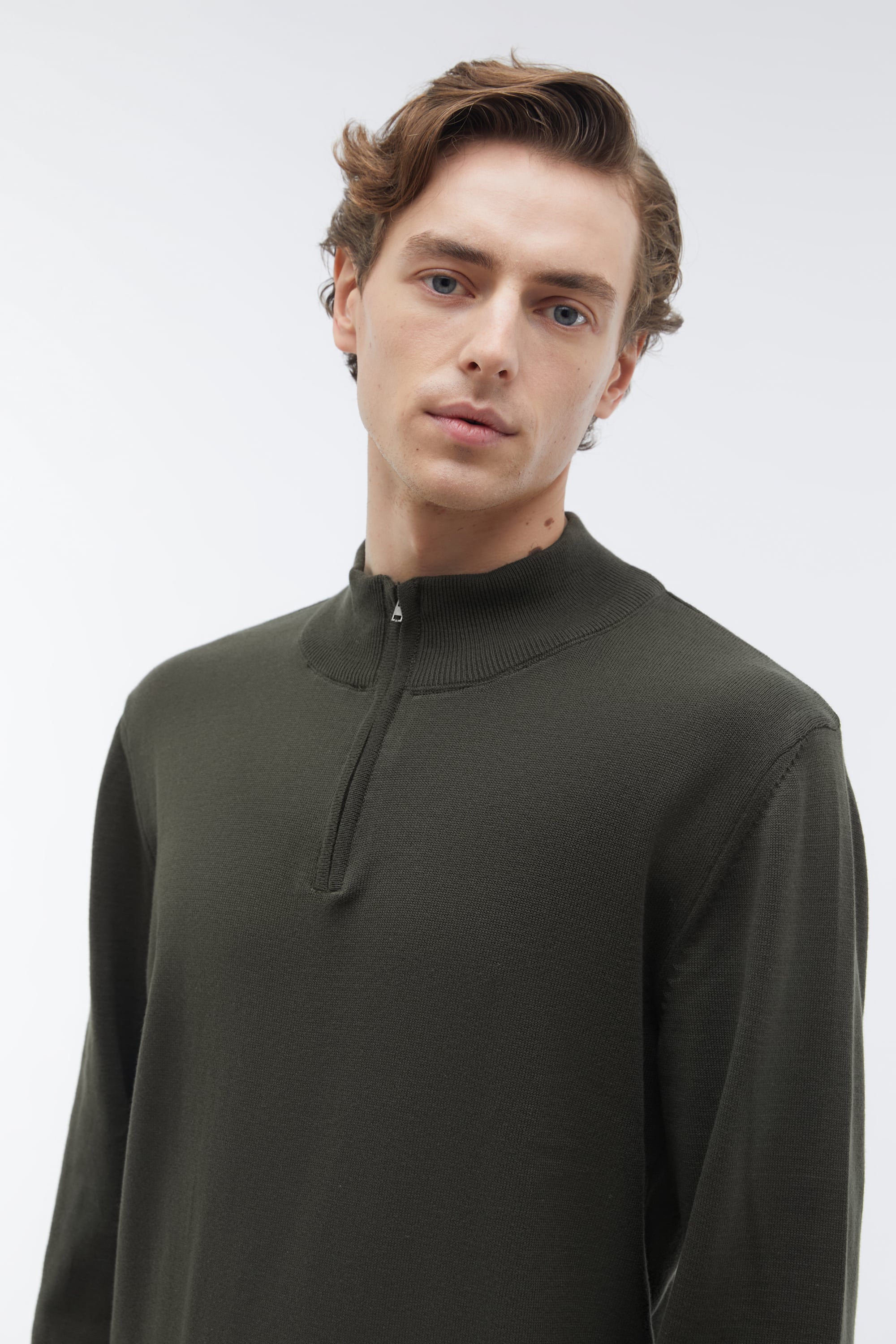 DİK YAKA UZUN KOLLU KAZAK