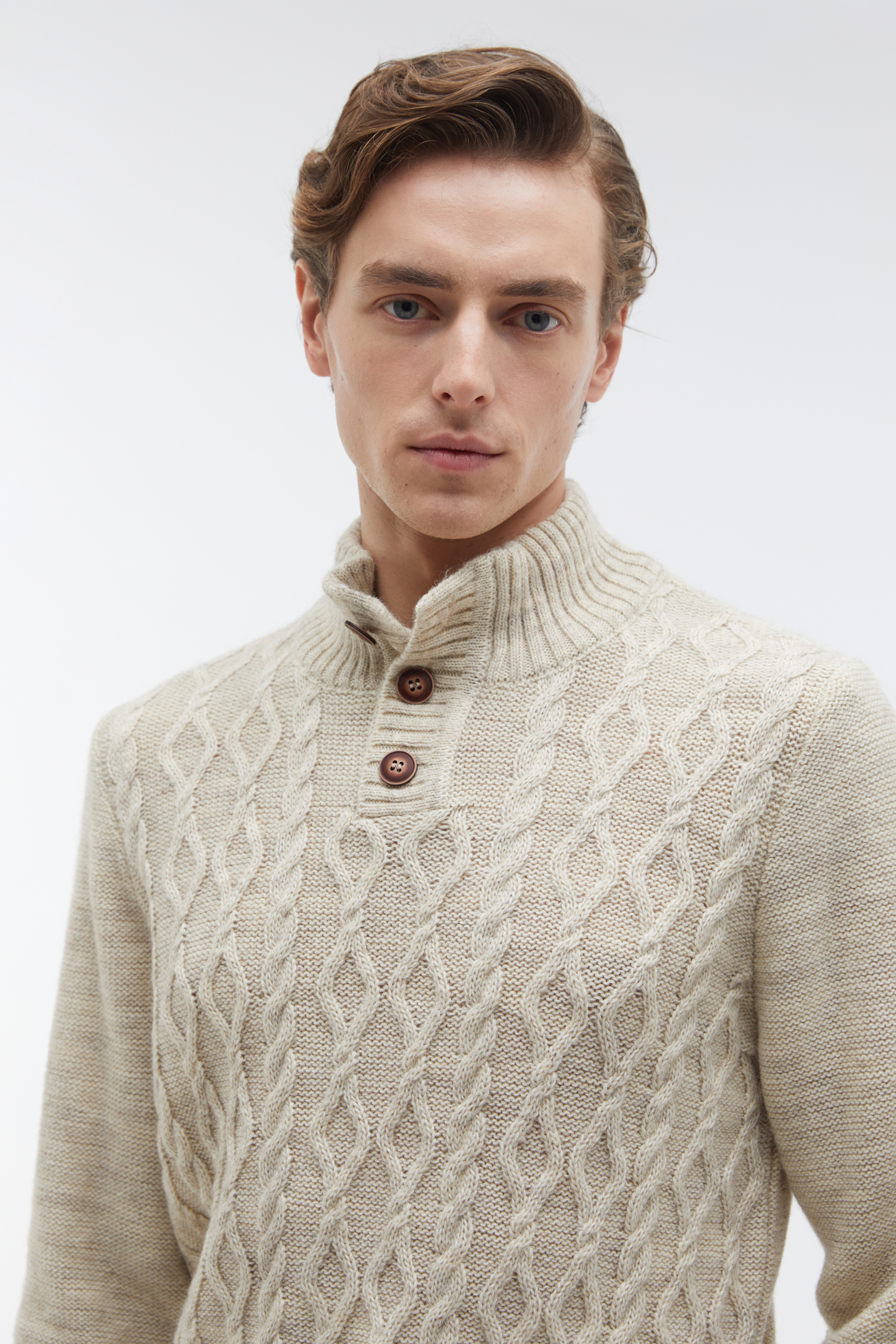 ÖRGÜLÜ DİK YAKA YÜN KARIŞIMLI KAZAK