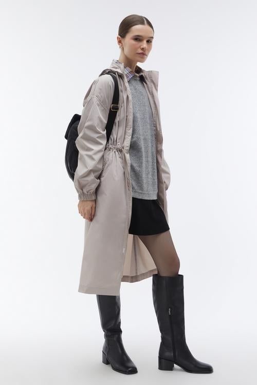  BELİ BAĞLAMALI KAPÜŞONLU UZUN YAĞMURLUK