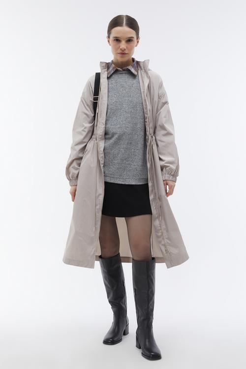  BELİ BAĞLAMALI KAPÜŞONLU UZUN YAĞMURLUK