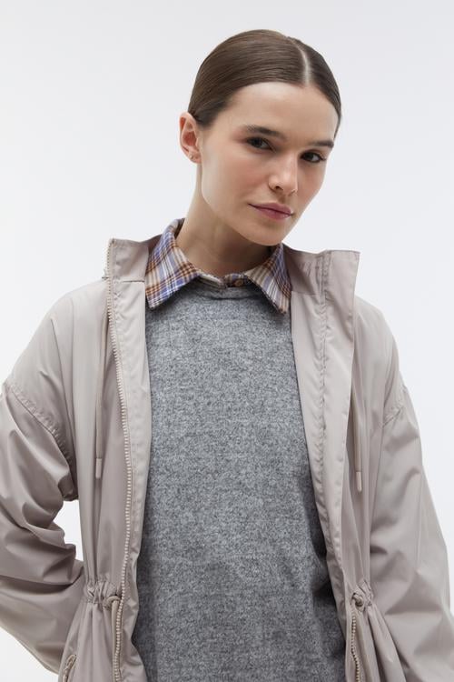  BELİ BAĞLAMALI KAPÜŞONLU UZUN YAĞMURLUK