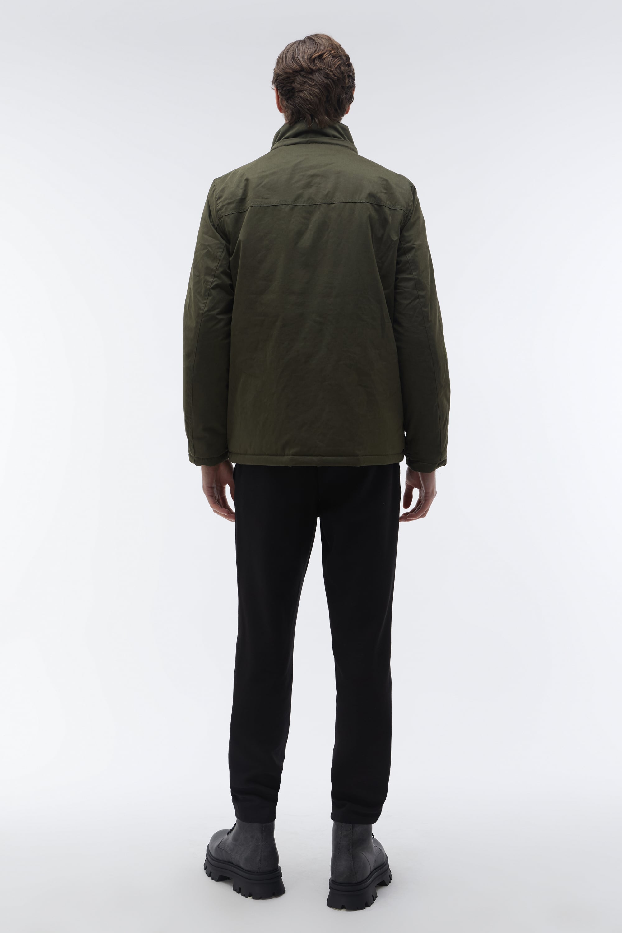 KAPÜŞONLU ÇOK CEPLİ MONT