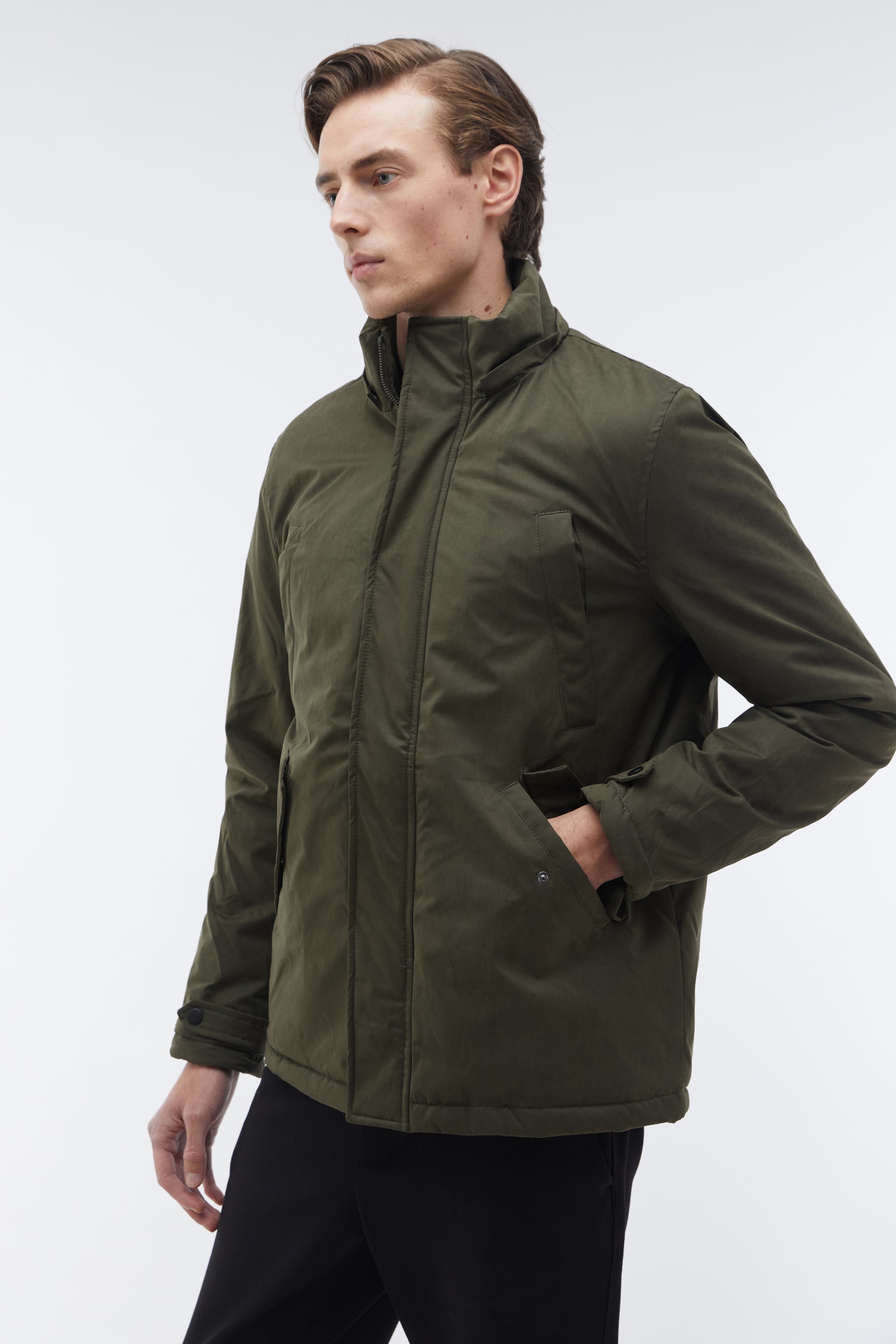 KAPÜŞONLU ÇOK CEPLİ MONT