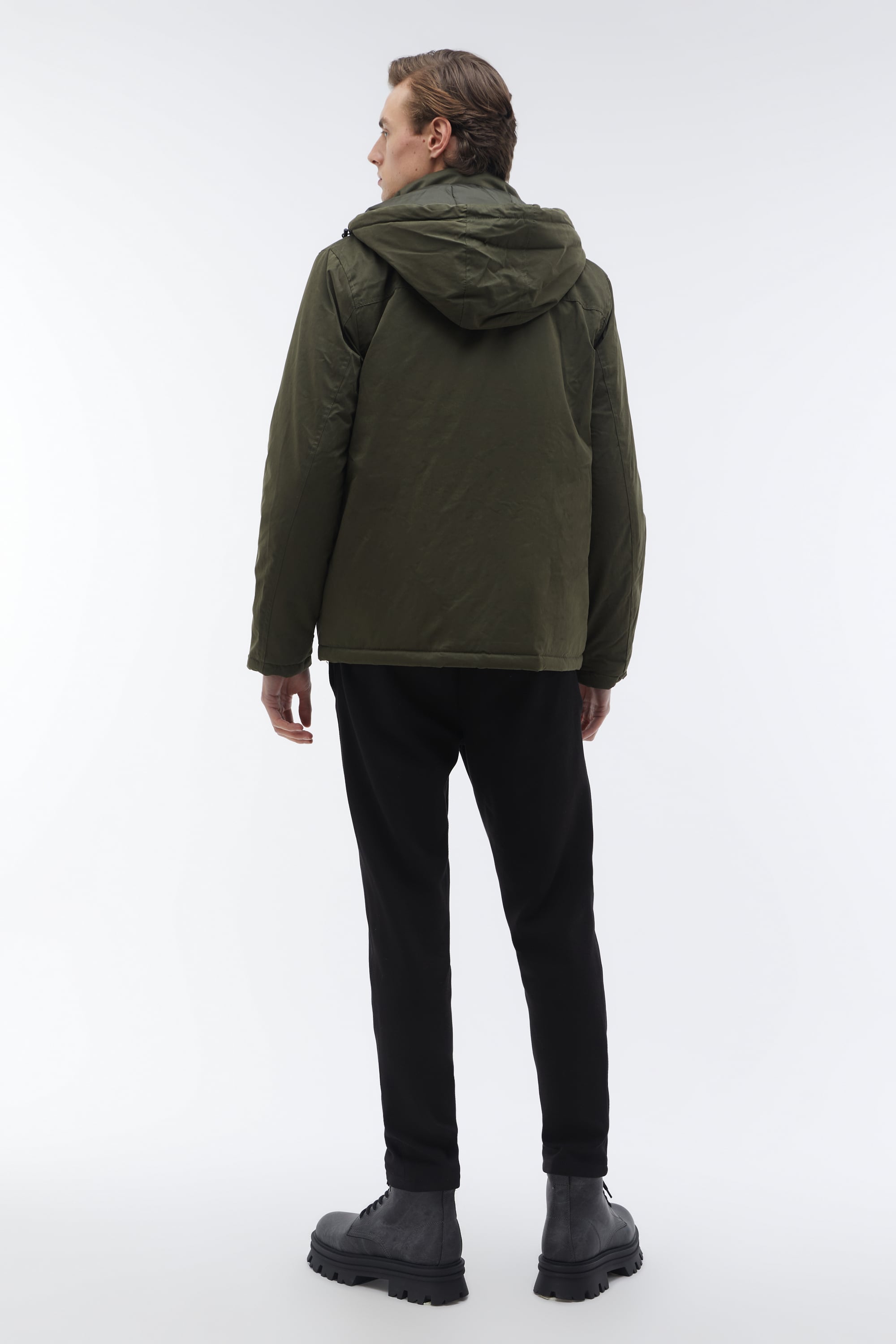 KAPÜŞONLU ÇOK CEPLİ MONT